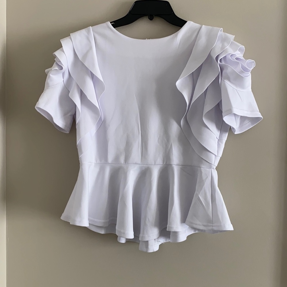 Beautiful frilly top, new W/O tags, size small but runs big.